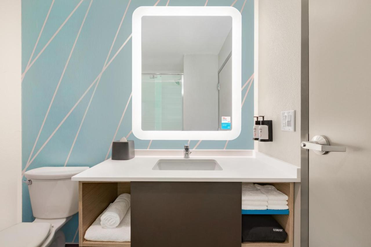 Avid Hotels Milwaukee West - Waukesha By Ihg Pewaukee Exterior foto