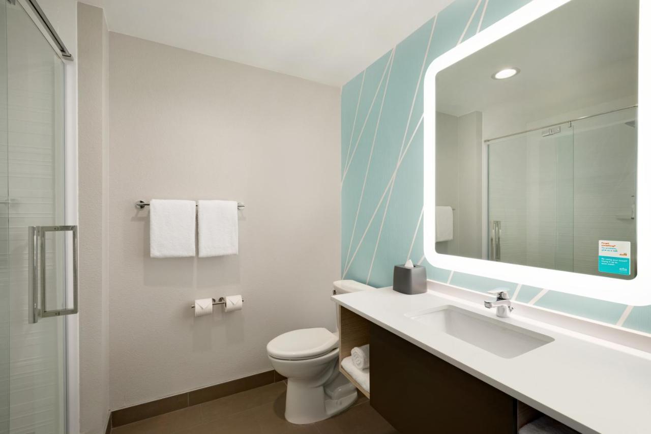 Avid Hotels Milwaukee West - Waukesha By Ihg Pewaukee Exterior foto