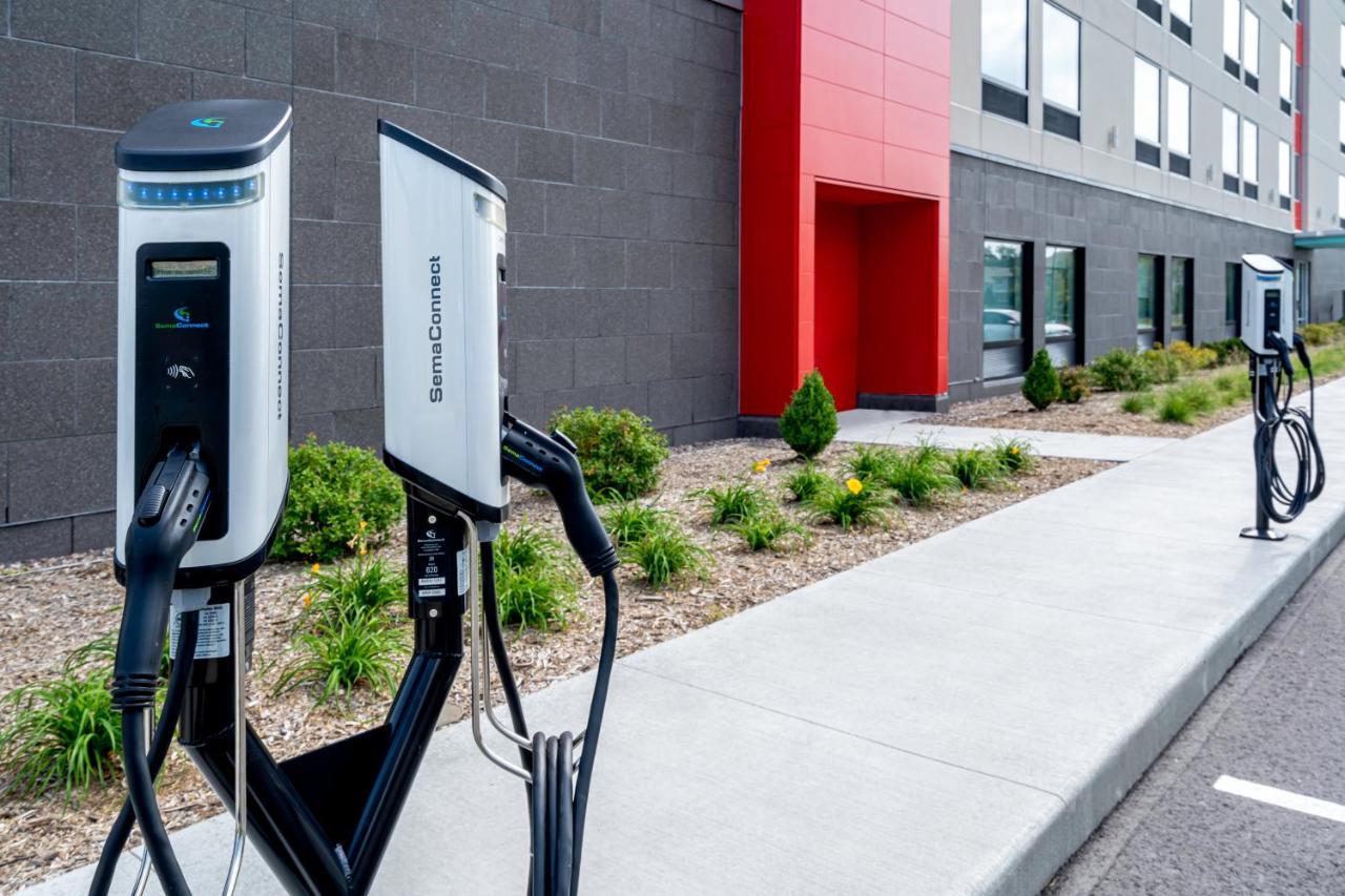 Avid Hotels Milwaukee West - Waukesha By Ihg Pewaukee Exterior foto