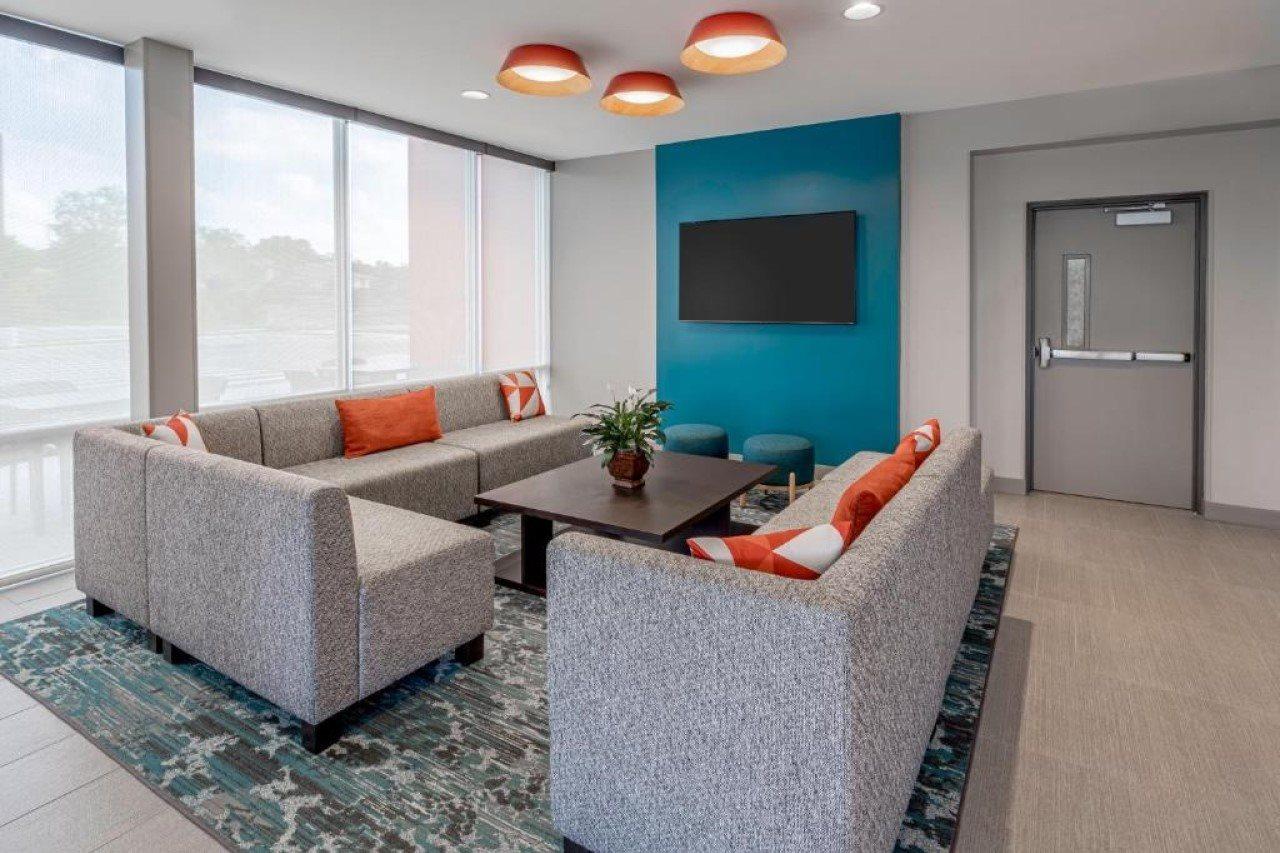 Avid Hotels Milwaukee West - Waukesha By Ihg Pewaukee Exterior foto